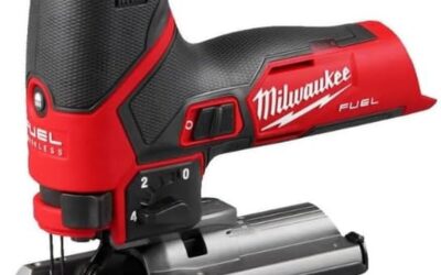 Test de la scie sauteuse sans fil Milwaukee M12FJS-0X FUEL