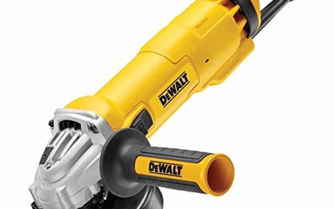 Test de la meuleuse d'angle DEWALT DWE4237-QS, performance 1400W